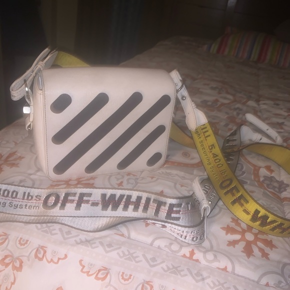 OFFWHITE MEDIUM BAG - Picture 2 of 3